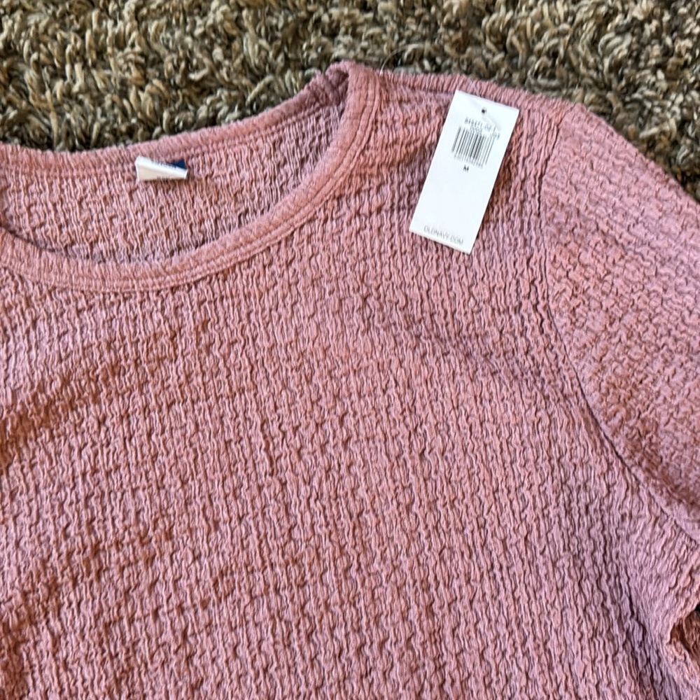Old navy women’s top. Brand new with tags. Size medium - Picture 2 of 2